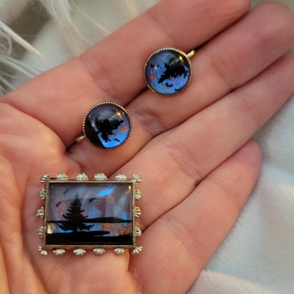 Rare Vintage Stunning Unique Brooch & screw back Earring set.  1940s era